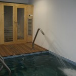 Piscina climatizada y sauna en vivienda